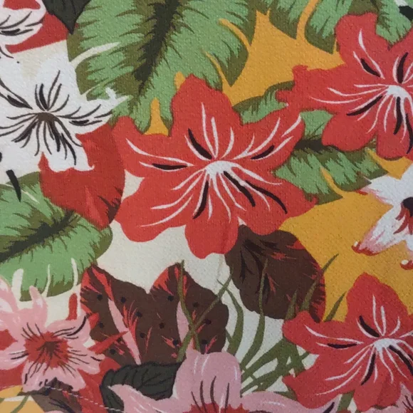 Sag Harbor Button Back Detail Floral Blouse 1x - Picture 2 of 9